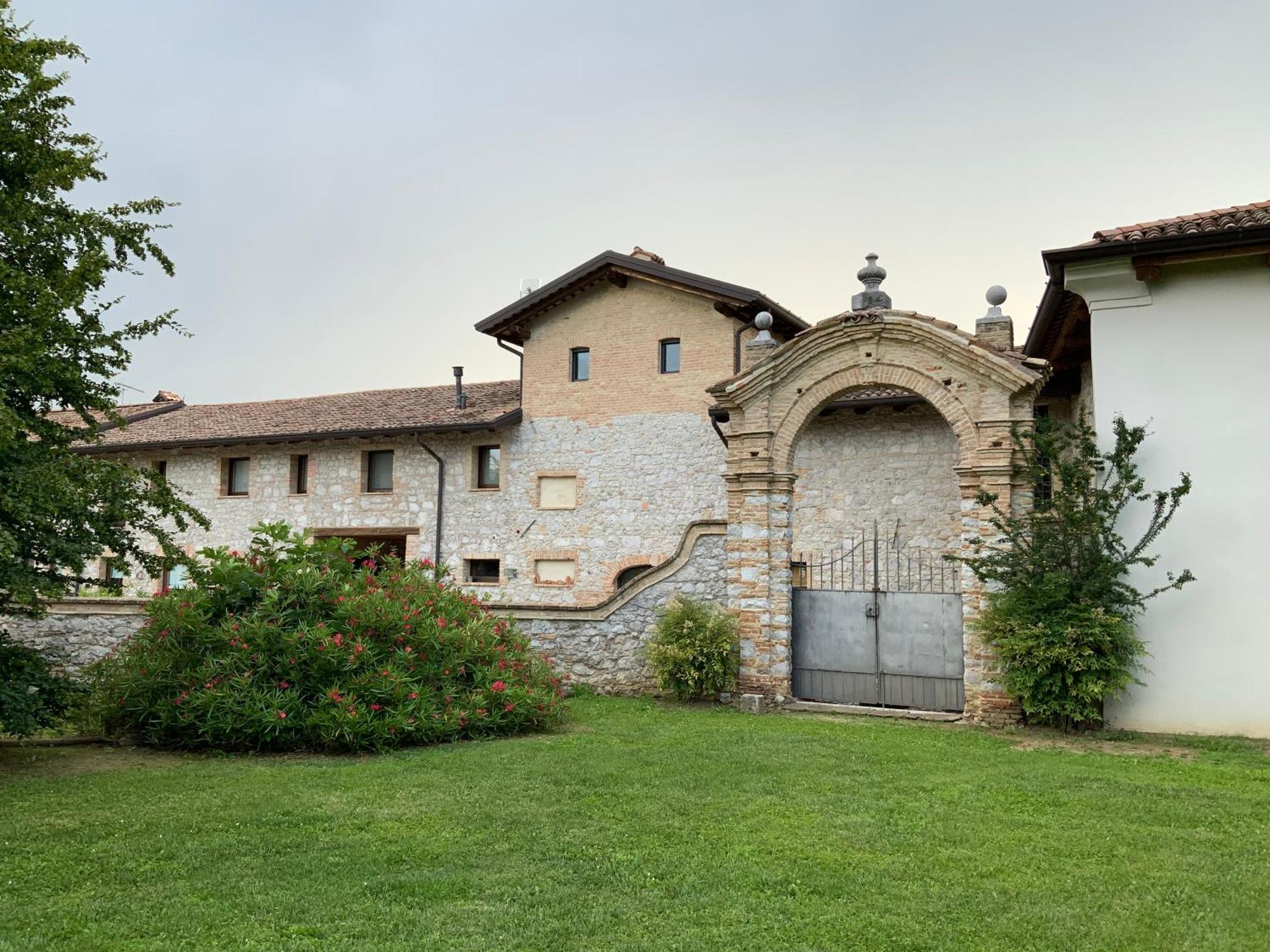 Borgo Palazzo Steffaneo Bed & Breakfast San Vito al Torre Exterior photo